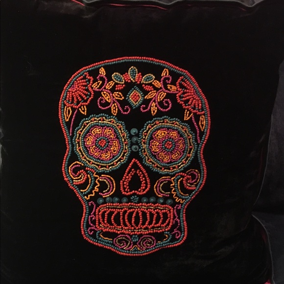 Decorative pillow - Picture 1 of 3